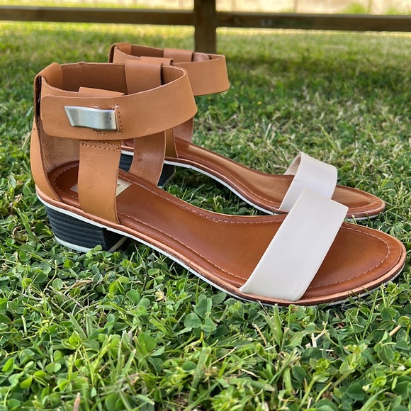 DOLCE VITA Two-Toned White Brown Leather Sandals - US 7 - Picture 2 of 15